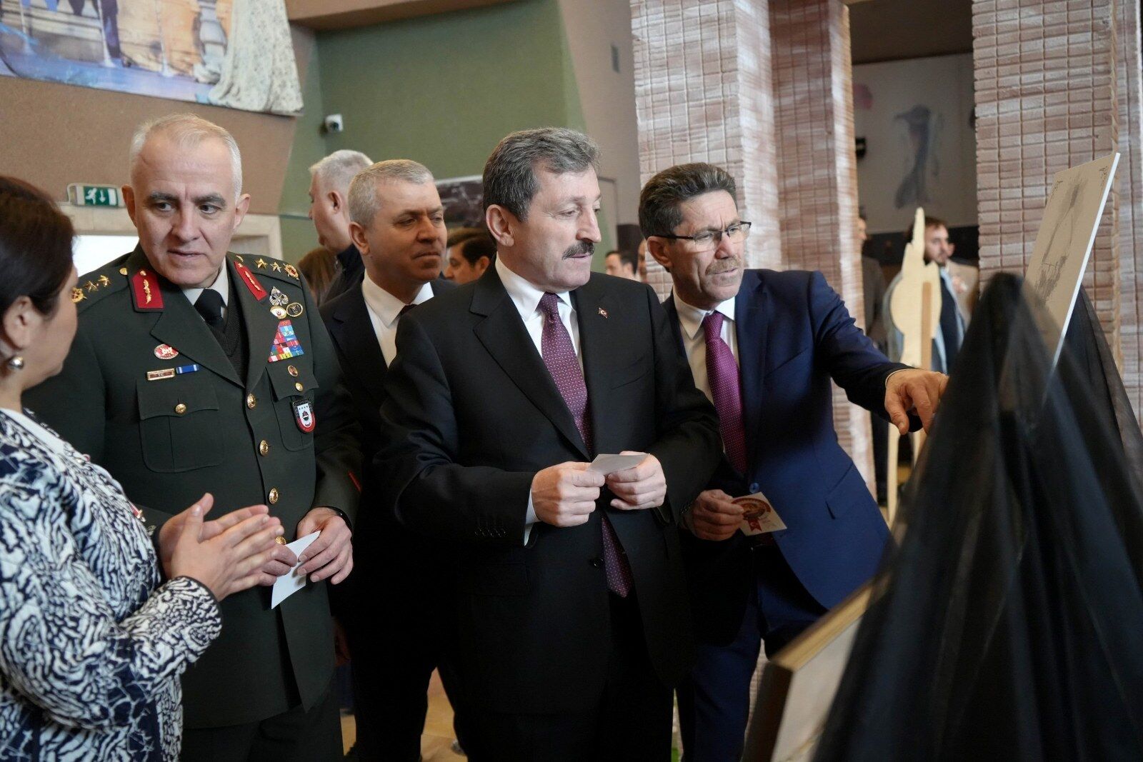 A W665032 04 1600X1067