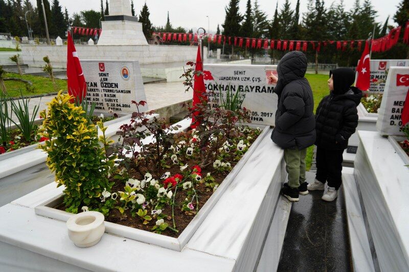 Samsun'da bayram arifesinde şehitliklerde hüzün 