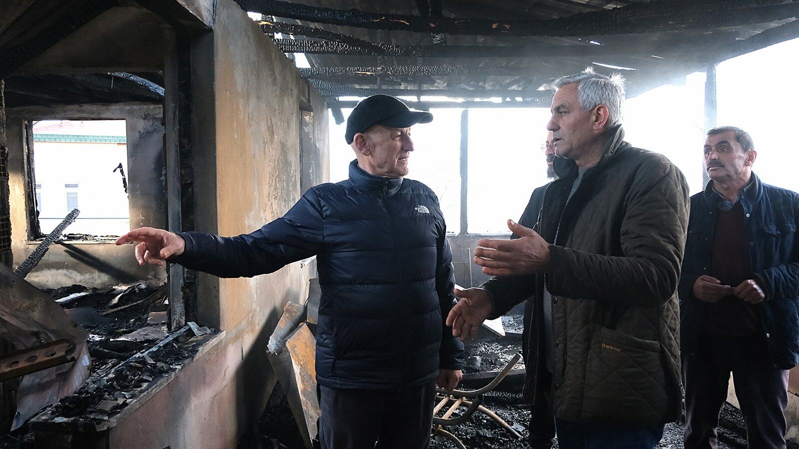 A W666057 04 1600X901