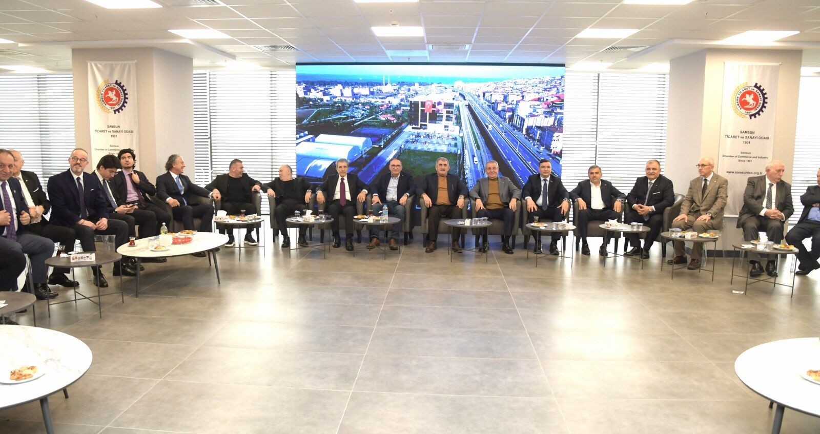 A W666322 02 1600X847