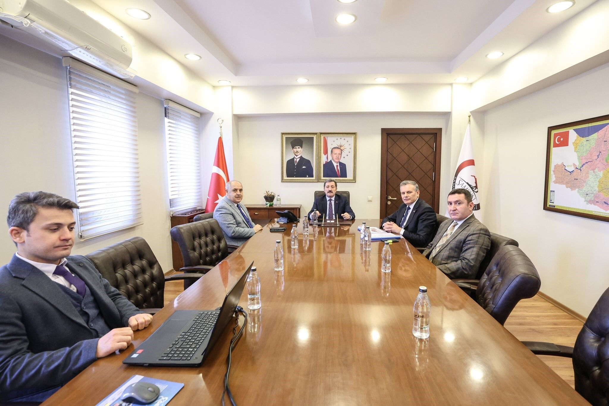 Samsun Valiliği’nde düzenlenen toplantıda Vali Orhan Tavlı başkanlığında kamu yetkilileri ve tüketici heyeti üyeleri bir araya geldi.