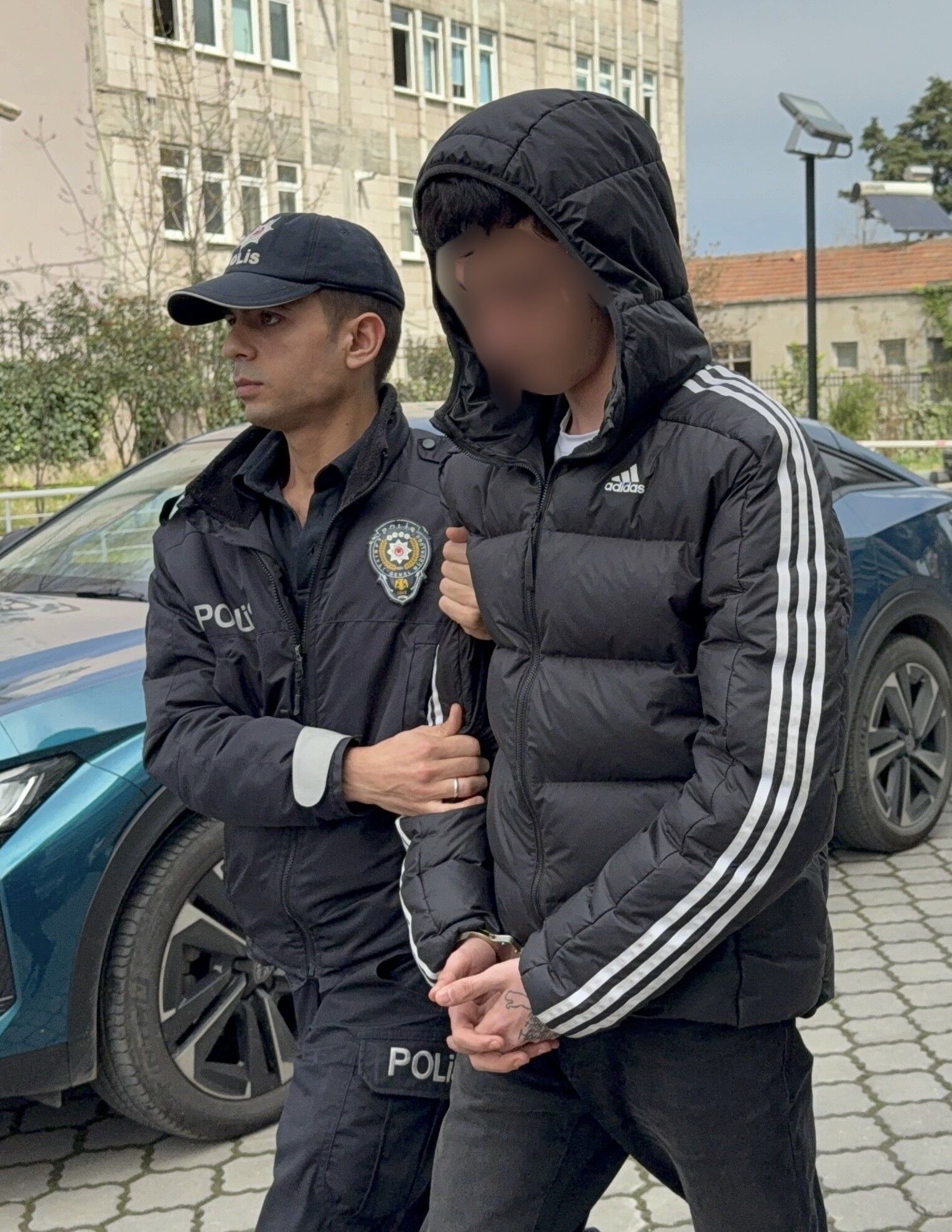 Samsun’un Gazi Devlet Hastanesi otoparkında çıkan bıçaklı kavgada 1 kişi yaralanırken, olayın şüphelisi tutuklanarak cezaevine gönderildi.