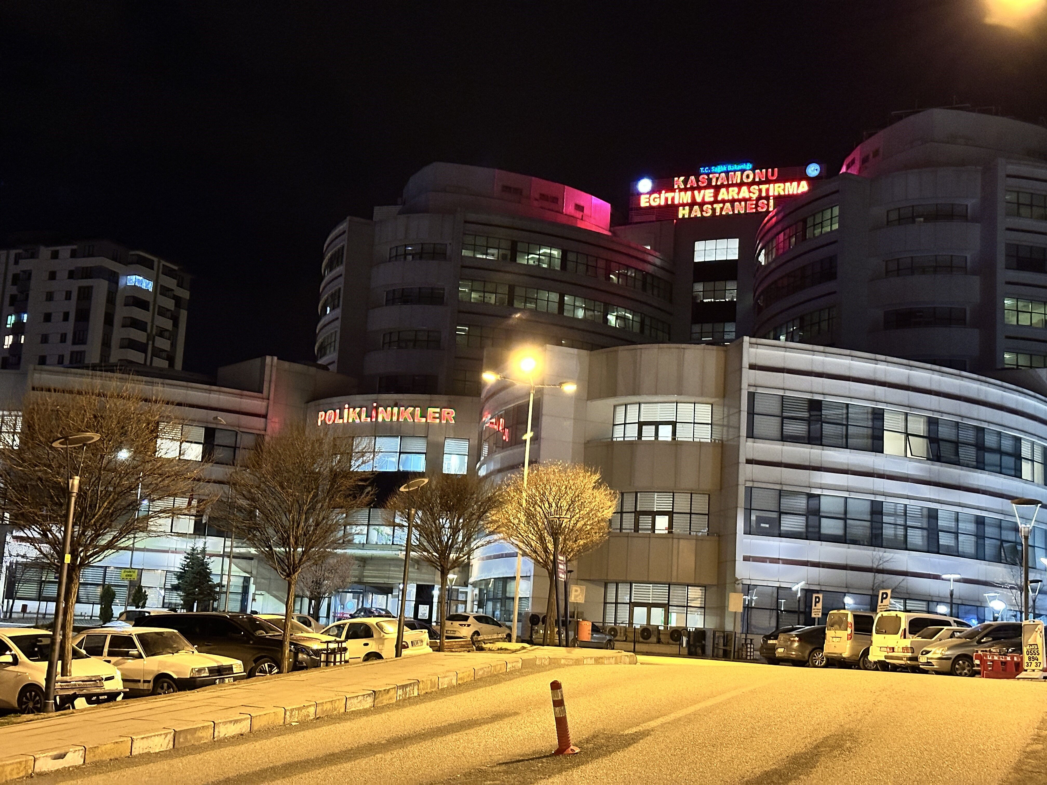 Olayda hayatını kaybeden Murat Gökdağ’ın cenazesi Kastamonu Eğitim ve Araştırma Hastanesi morguna kaldırıldı.