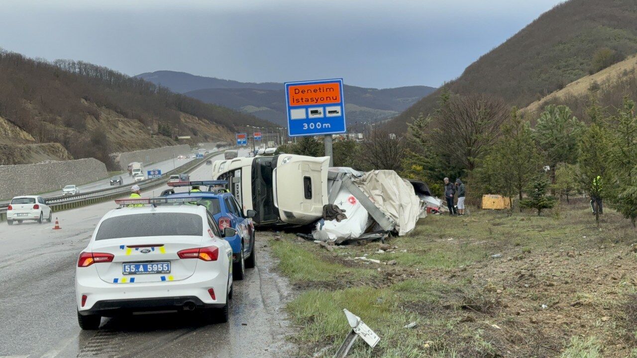 samsun haber:Samsun’da kontrolden çıkan tır devrildi! Sürücü hastanelik oldu