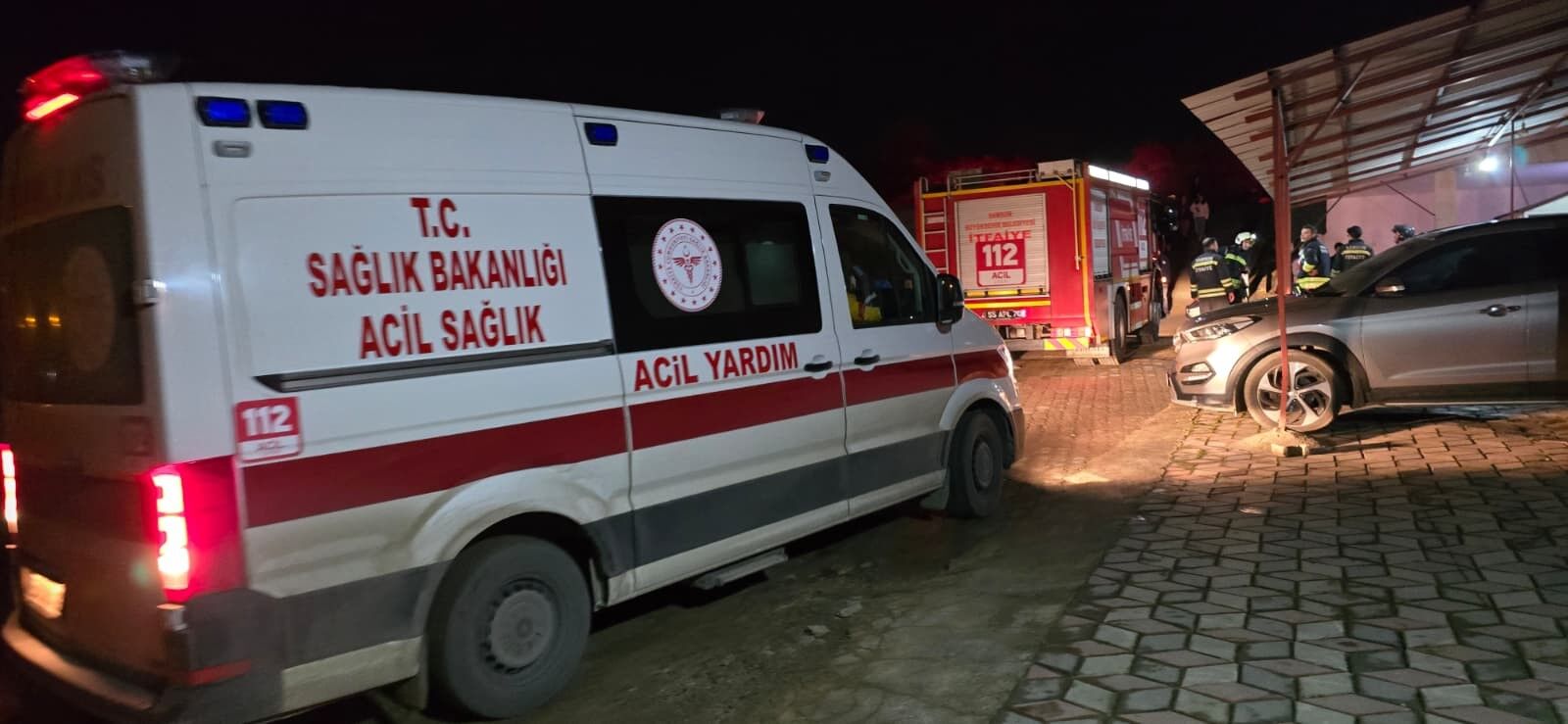 samsun haber: Samsun'da gece yarısı apartta panik! 25 öğrenci için zamanla yarış 