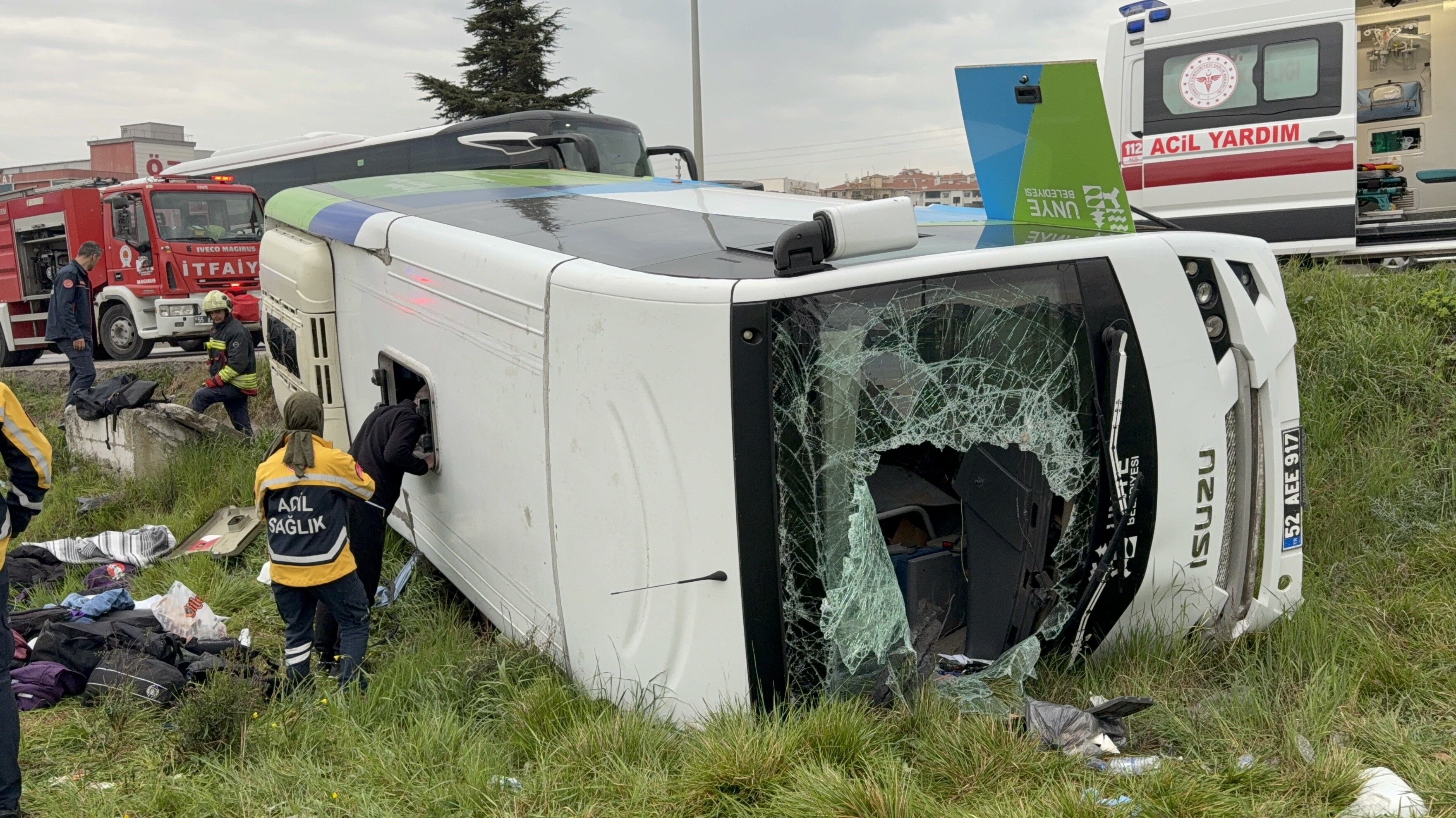 samsun haber: Samsun'da öğrencileri taşıyan midibüs devrildi! Çok sayıda yaralı var