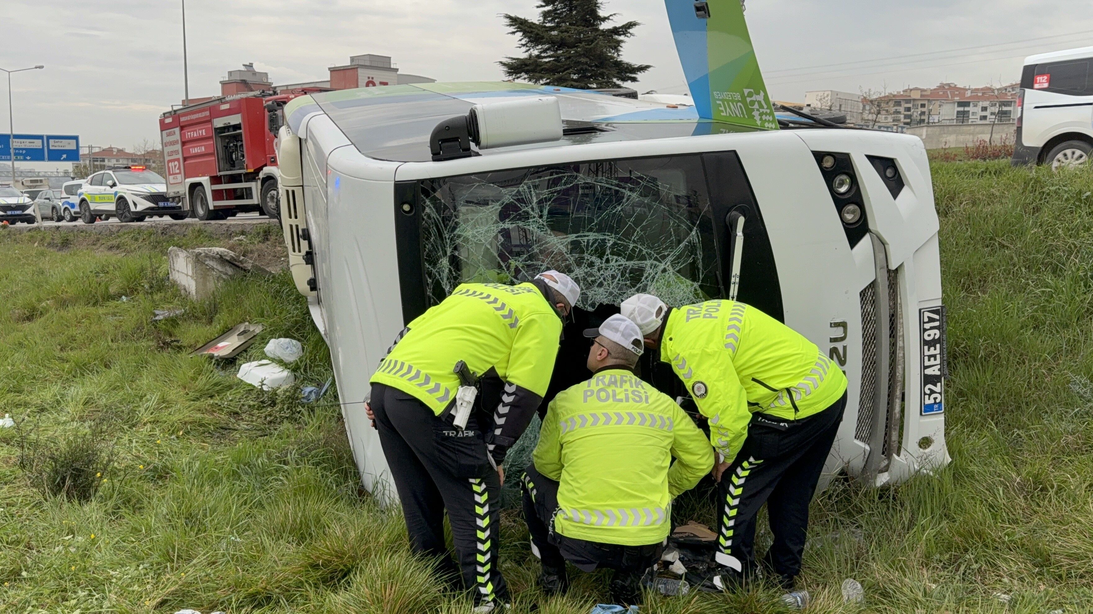 samsun haber: Samsun'da öğrencileri taşıyan midibüs devrildi! Çok sayıda yaralı var