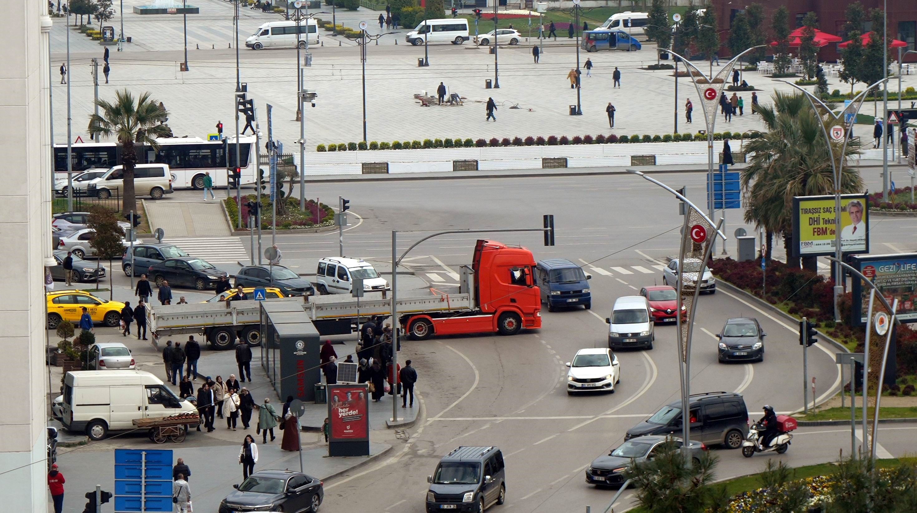 samsun haber: Samsun'da trafiği kilitleyen manevra! 