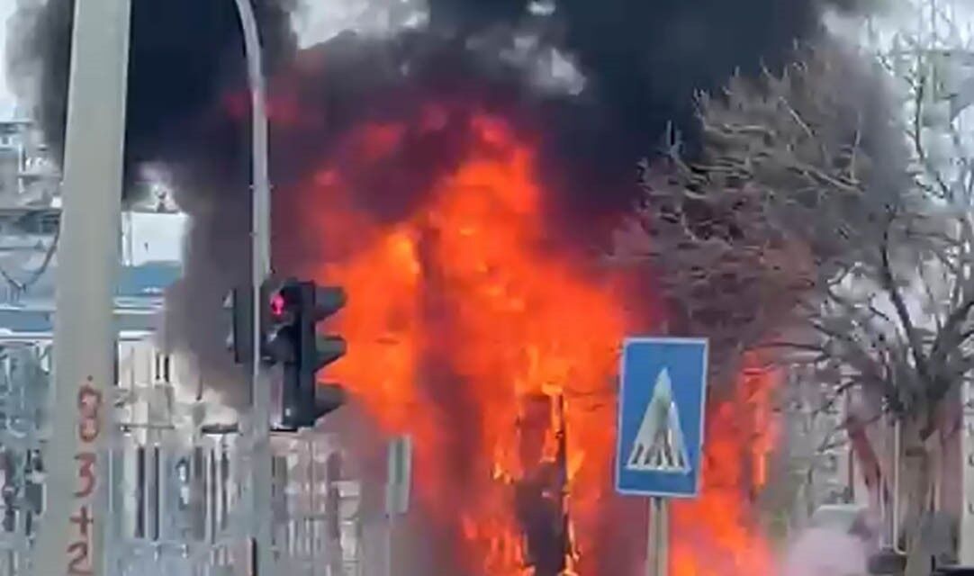 Samsun'da seyir halindeki tır alevlere teslim oldu!