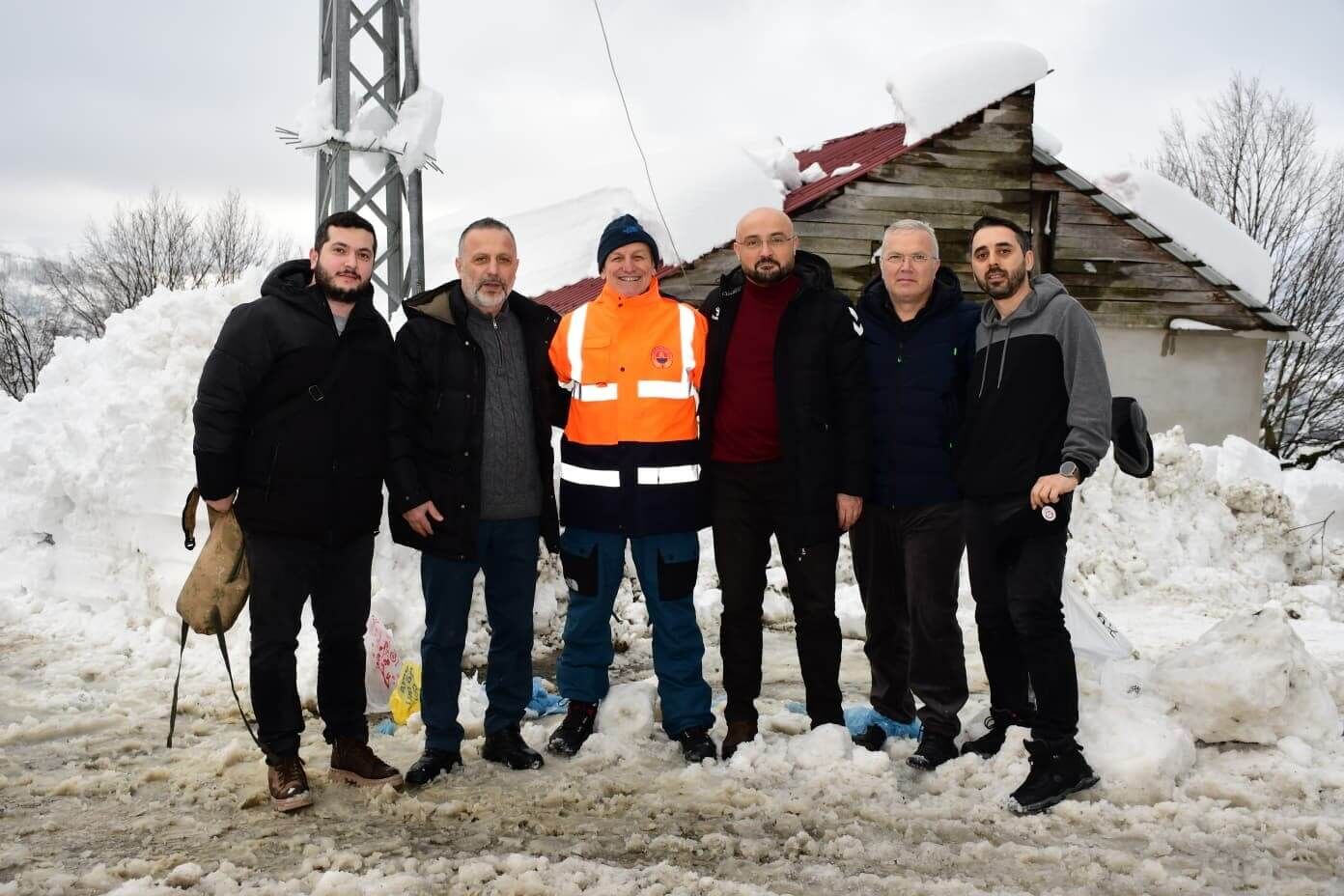Terme'de zirvede kar, yollarda mesai! Başkan Şenol Kul mahallelerde