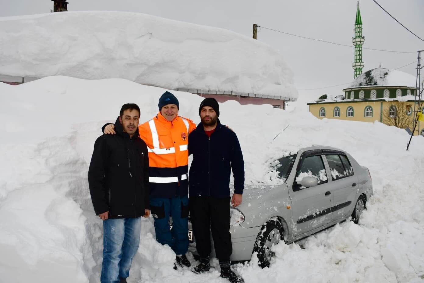 Terme'de zirvede kar, yollarda mesai! Başkan Şenol Kul mahallelerde