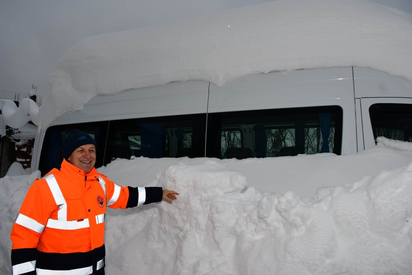 Terme'de zirvede kar, yollarda mesai! Başkan Şenol Kul mahallelerde