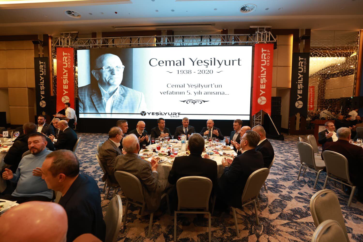 H C R8 X Qqa4 A A A U R