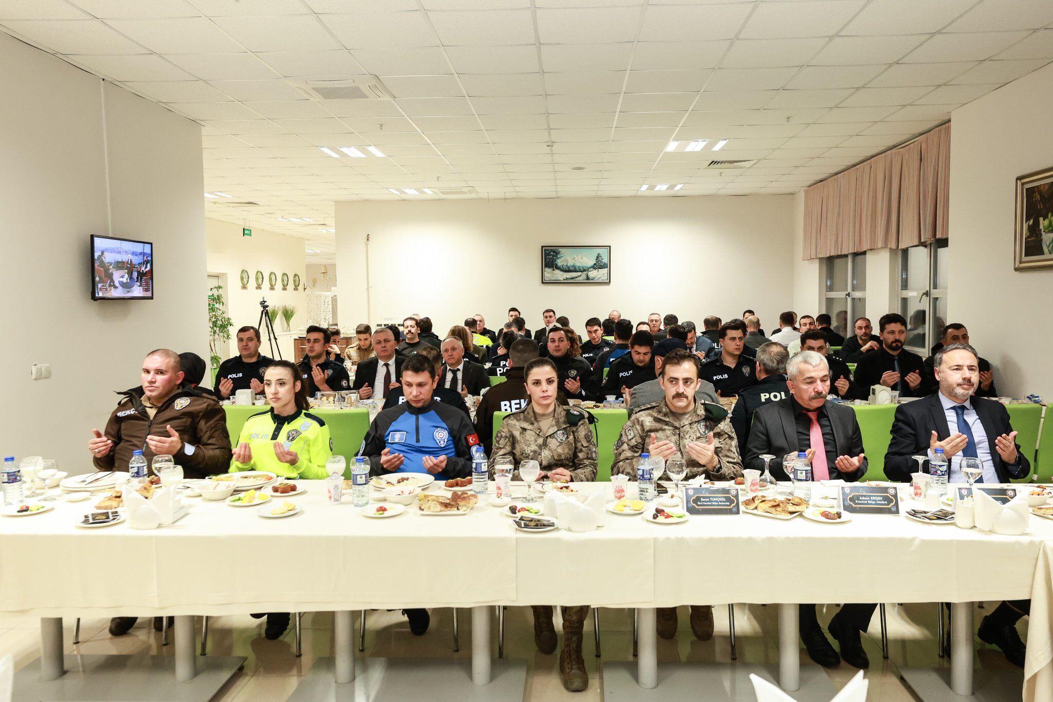 H Cw H Z Y W8 A Ae D1Z