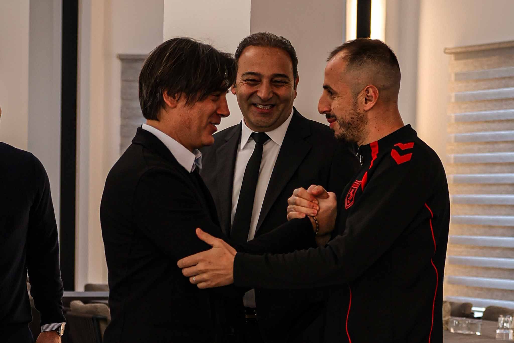 H D N Txq I X E A E L F Y Z