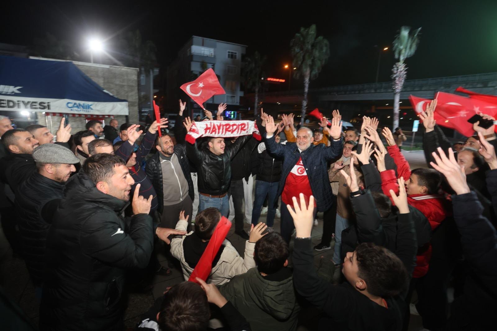 Canik’te milli maç coşkusu dev ekranda yaşandı