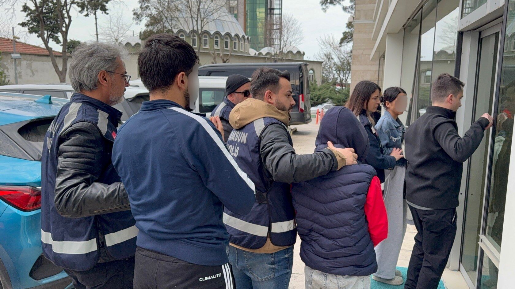 Samsunda Kiz Cocugu Attigi Mesajla Kurtarildi (4)