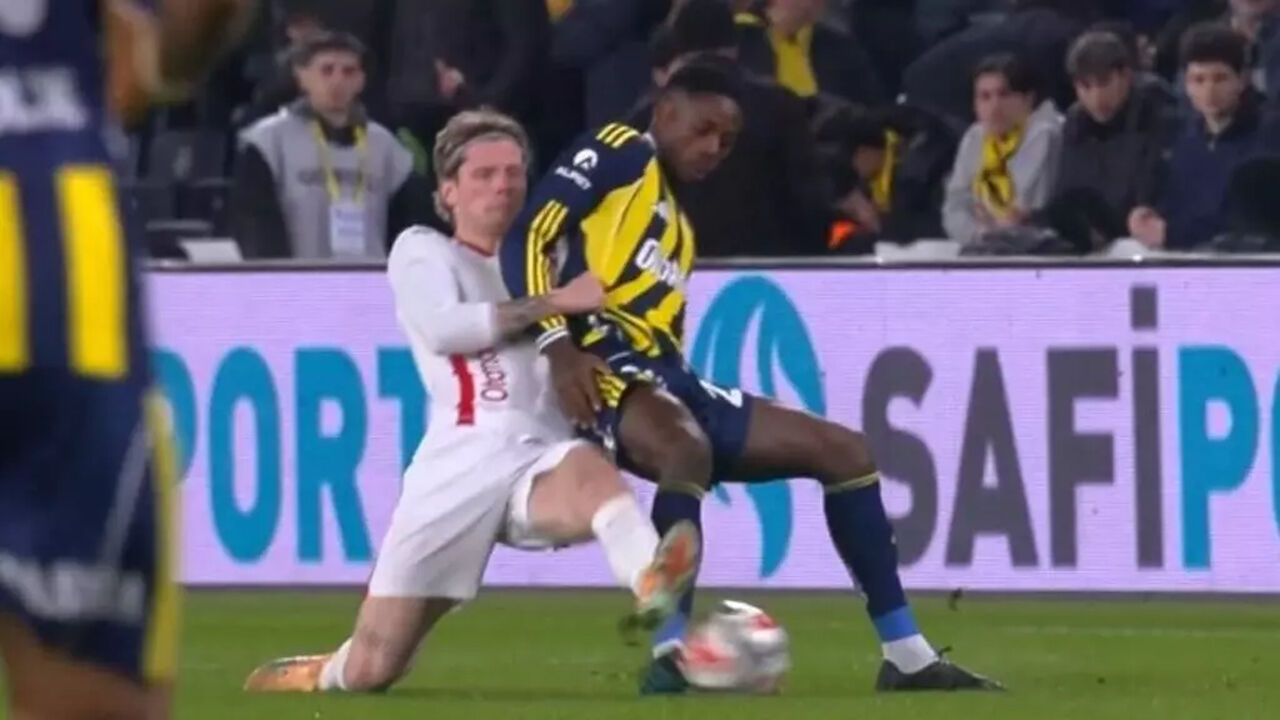 Fenerbahçe - Samsunspor maçının hakemi Oğuzhan Çakır, Trio'yu da çileden çıkardı!