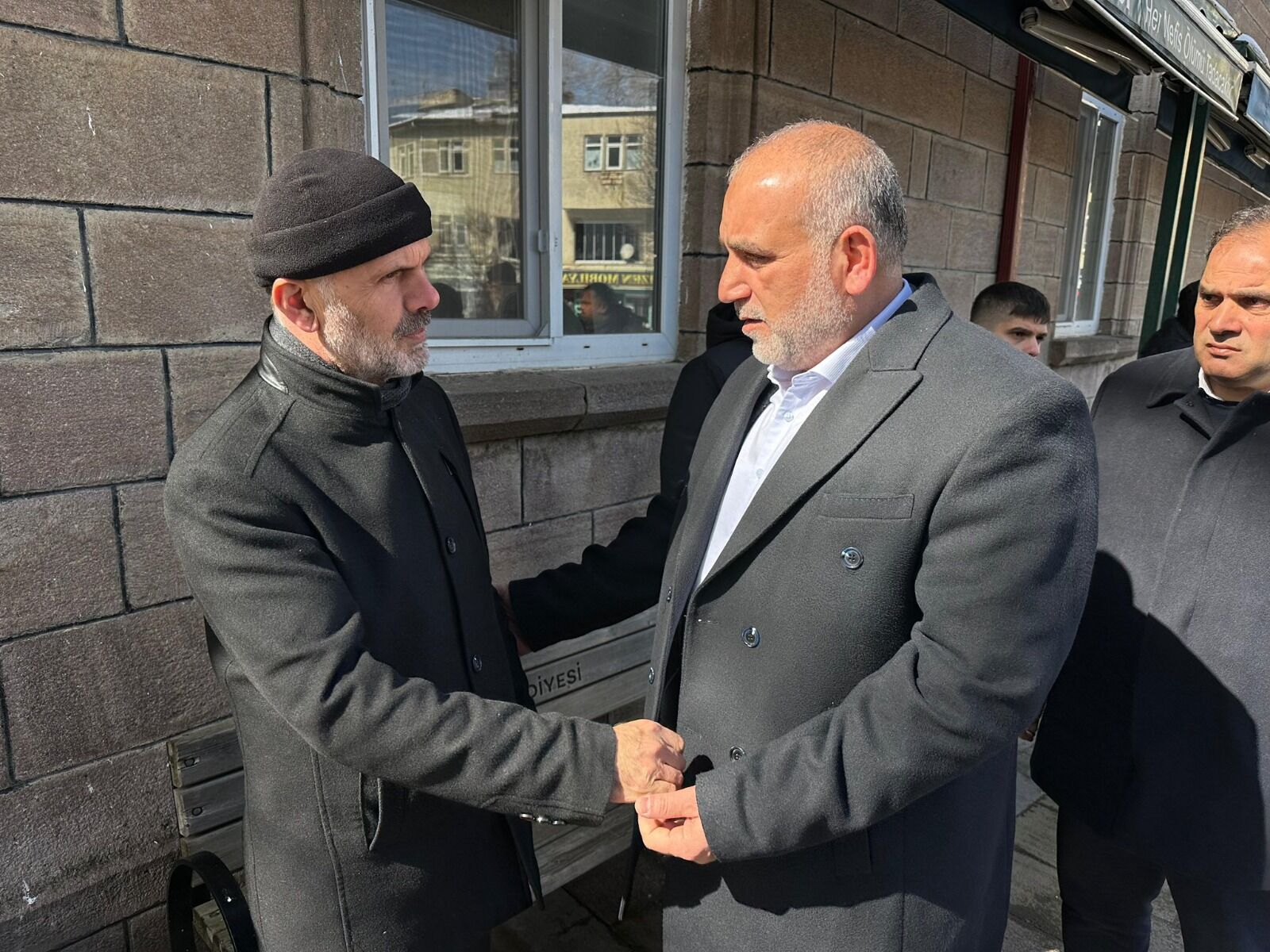 İki haftada iki acı! Başkan Adnan Topal'ın annesi son yolculuğuna uğurlandı