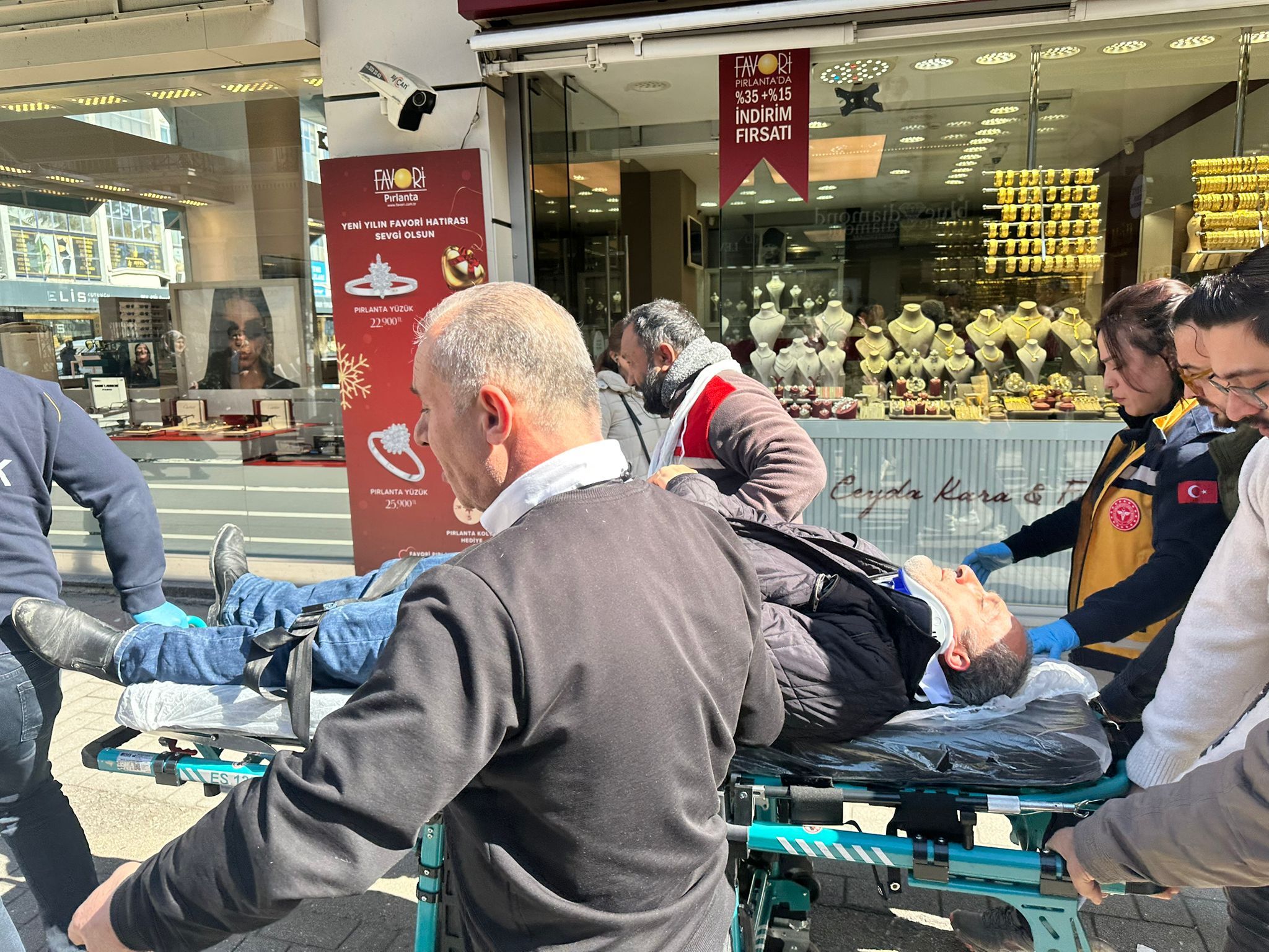 Samsun'da cam kapıyı fark etmedi! Bir anda yere yığıldı 