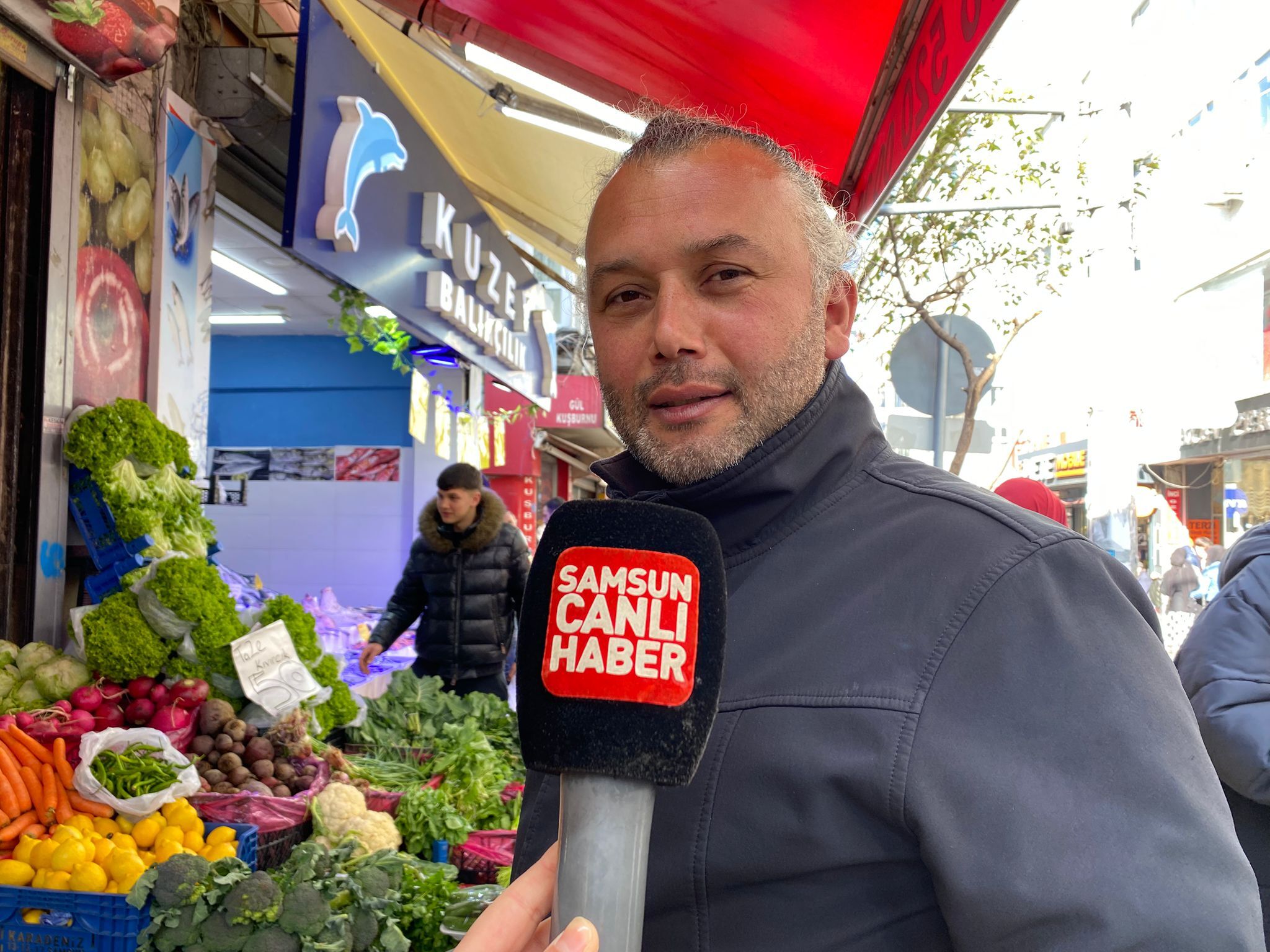 Samsun’da erik tezgahta, vatandaş şokta! Tanesi dudak uçuklattı
