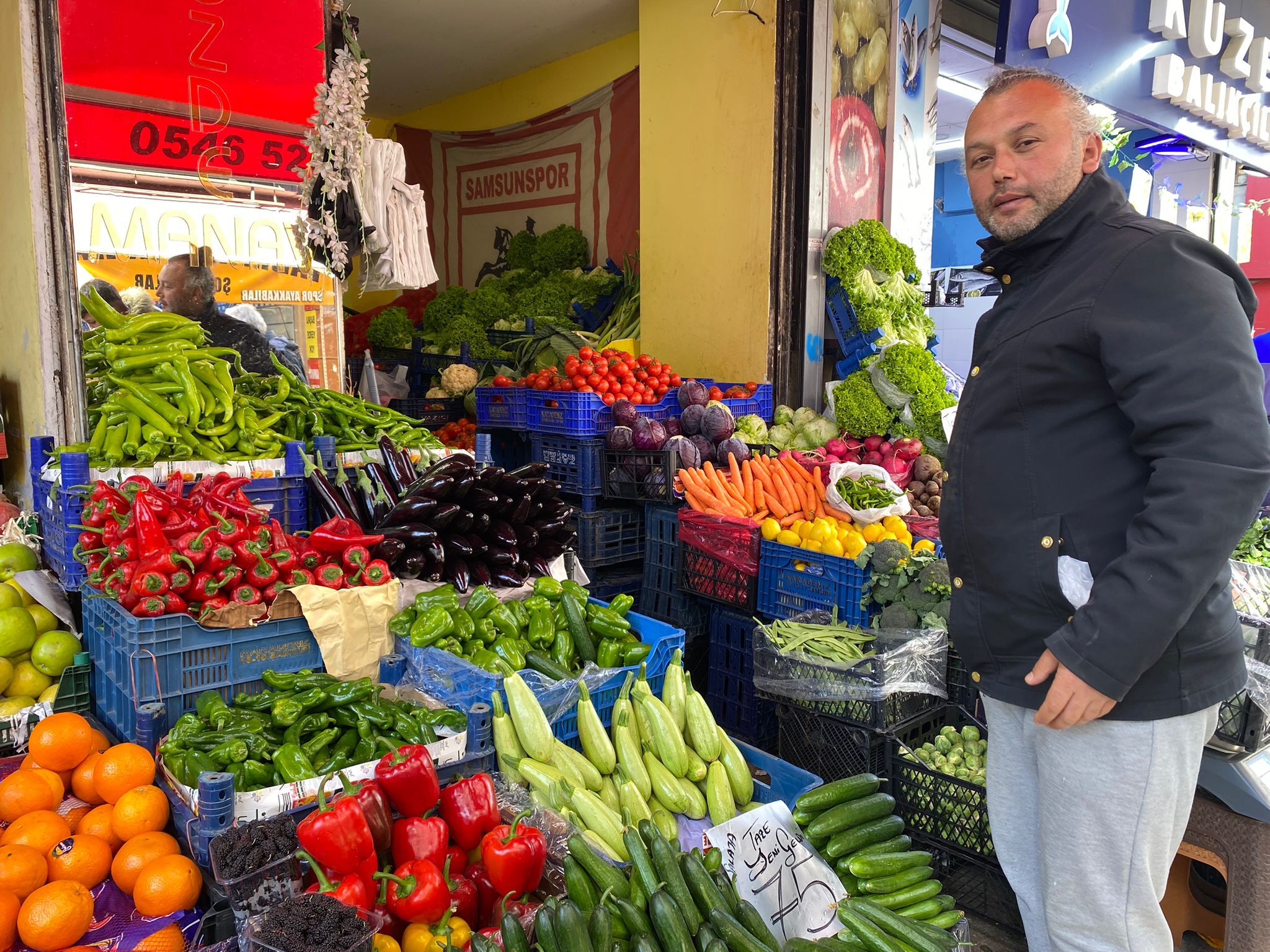 Samsun’da erik tezgahta, vatandaş şokta! Tanesi dudak uçuklattı
