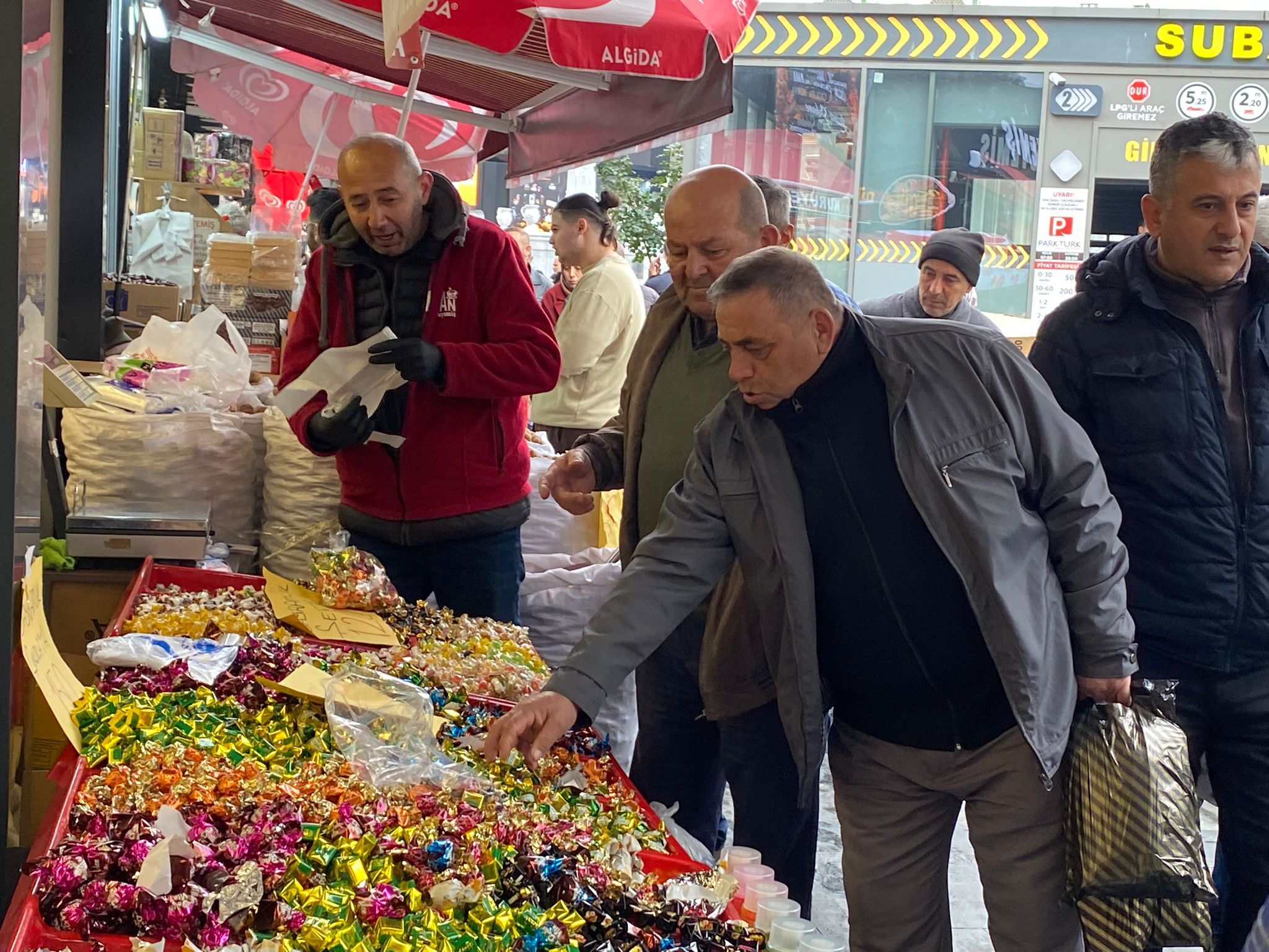 Samsun’da bayram alışverişi hareketliliği başladı! İşte şekerleme fiyatları 