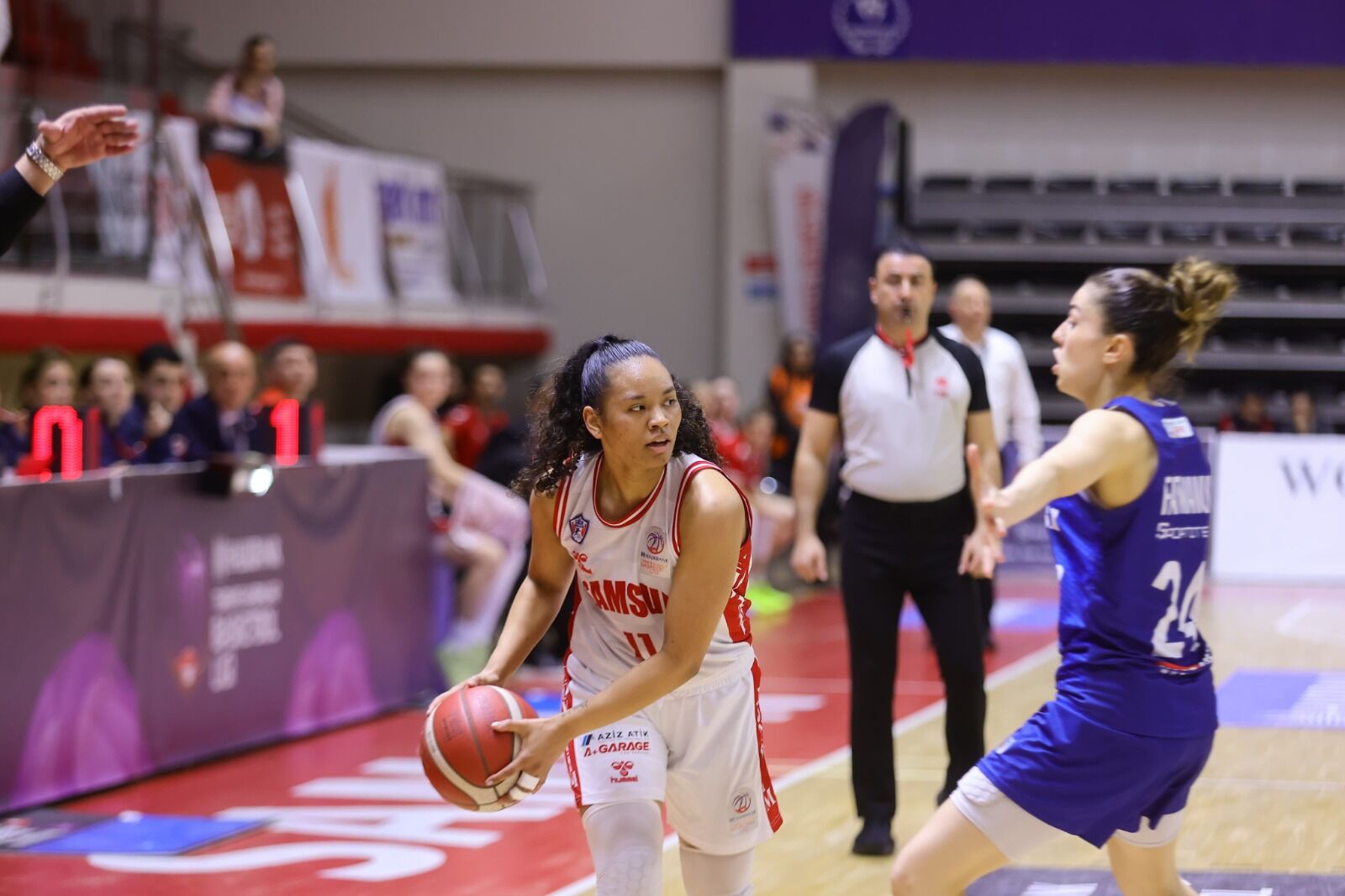 Zorlu Koleji Samsun Basketbol, İstanbul Gençlik Spor Kulübü’nü 82-72 mağlup ederek önemli bir galibiyet elde etti.