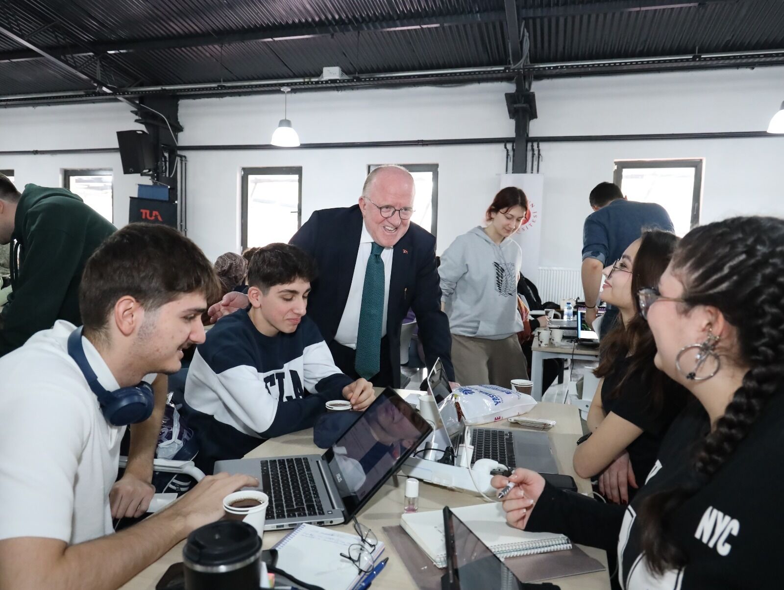 Samsun Üniversitesi Rektörü Prof. Dr. Mahmut Aydın, Ankara’daki Jandarma Uçuş Okulu’nun Ballıca Kampüsü’ne taşınacağını açıkladı.