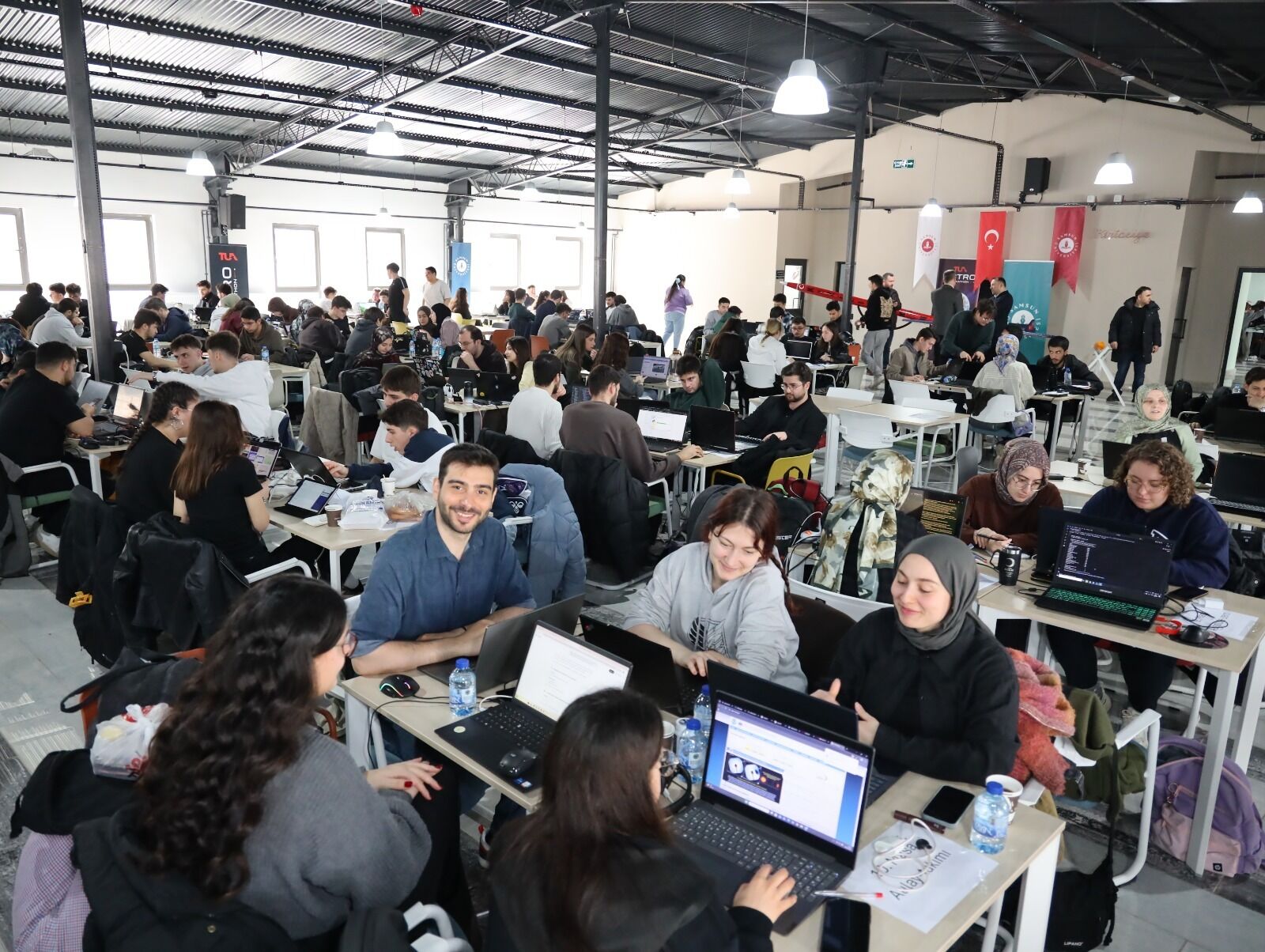Samsun Üniversitesi Rektörü Prof. Dr. Mahmut Aydın, Ankara’daki Jandarma Uçuş Okulu’nun Ballıca Kampüsü’ne taşınacağını açıkladı.