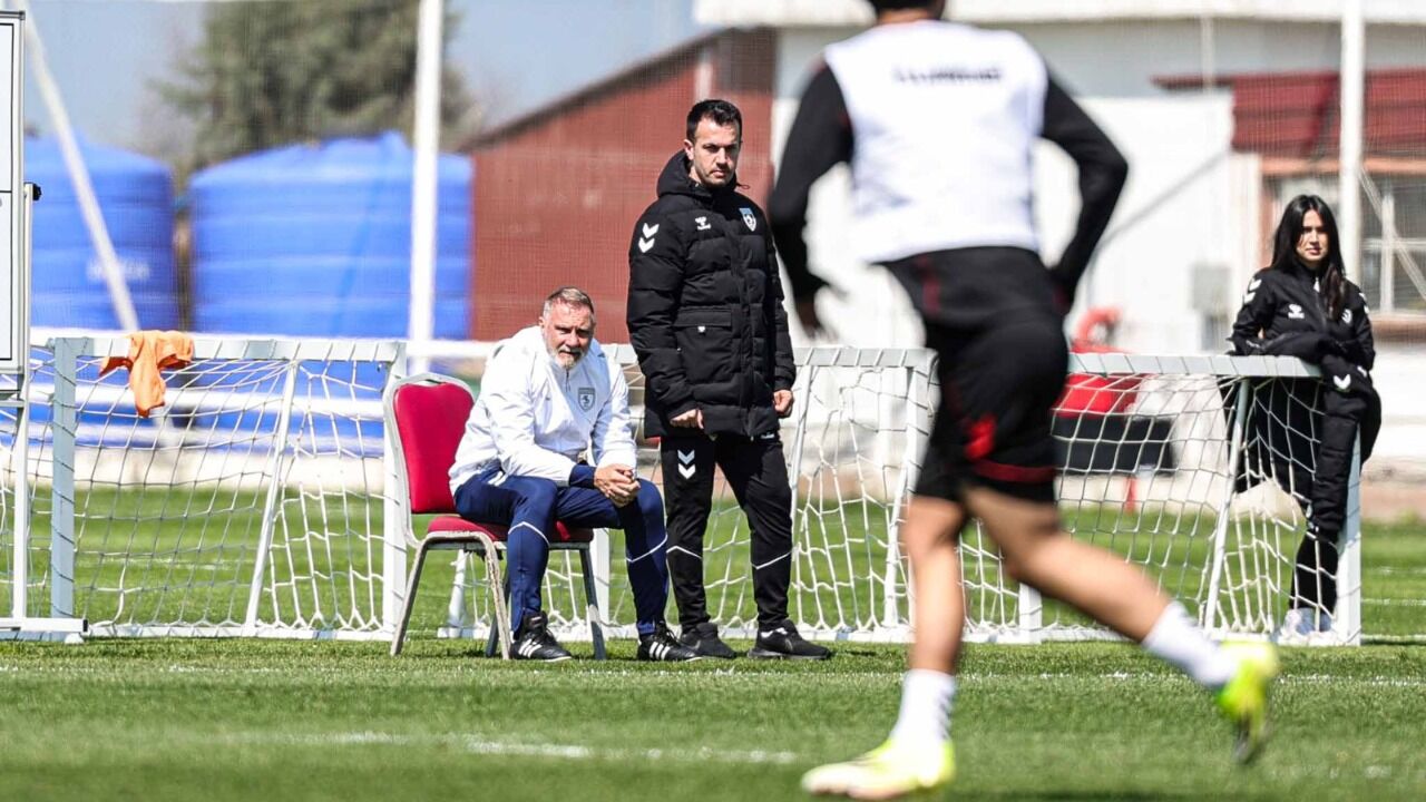 SAMSUNSPOR HABER: Samsunspor Teknik Direktörü Thorsten Fink pür dikkat!