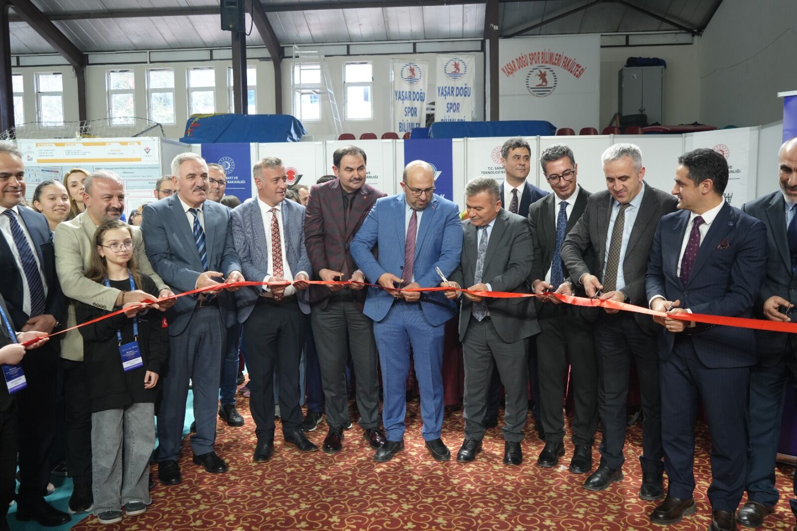 TÜBİTAK tarafından düzenlenen Ortaokul Öğrencileri Araştırma Projeleri Yarışması Samsun Bölge Sergisi’nde, 10 farklı alanda yapılan 3 bin 280 başvuru arasından seçilen 100 proje sergilenmeye hak kazandı.