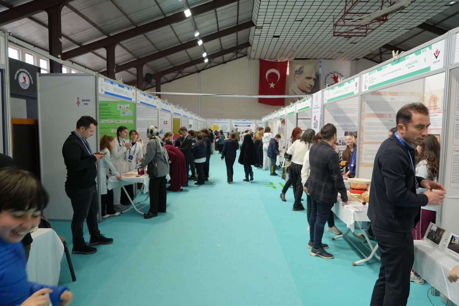 TÜBİTAK tarafından düzenlenen Ortaokul Öğrencileri Araştırma Projeleri Yarışması Samsun Bölge Sergisi’nde, 10 farklı alanda yapılan 3 bin 280 başvuru arasından seçilen 100 proje sergilenmeye hak kazandı.