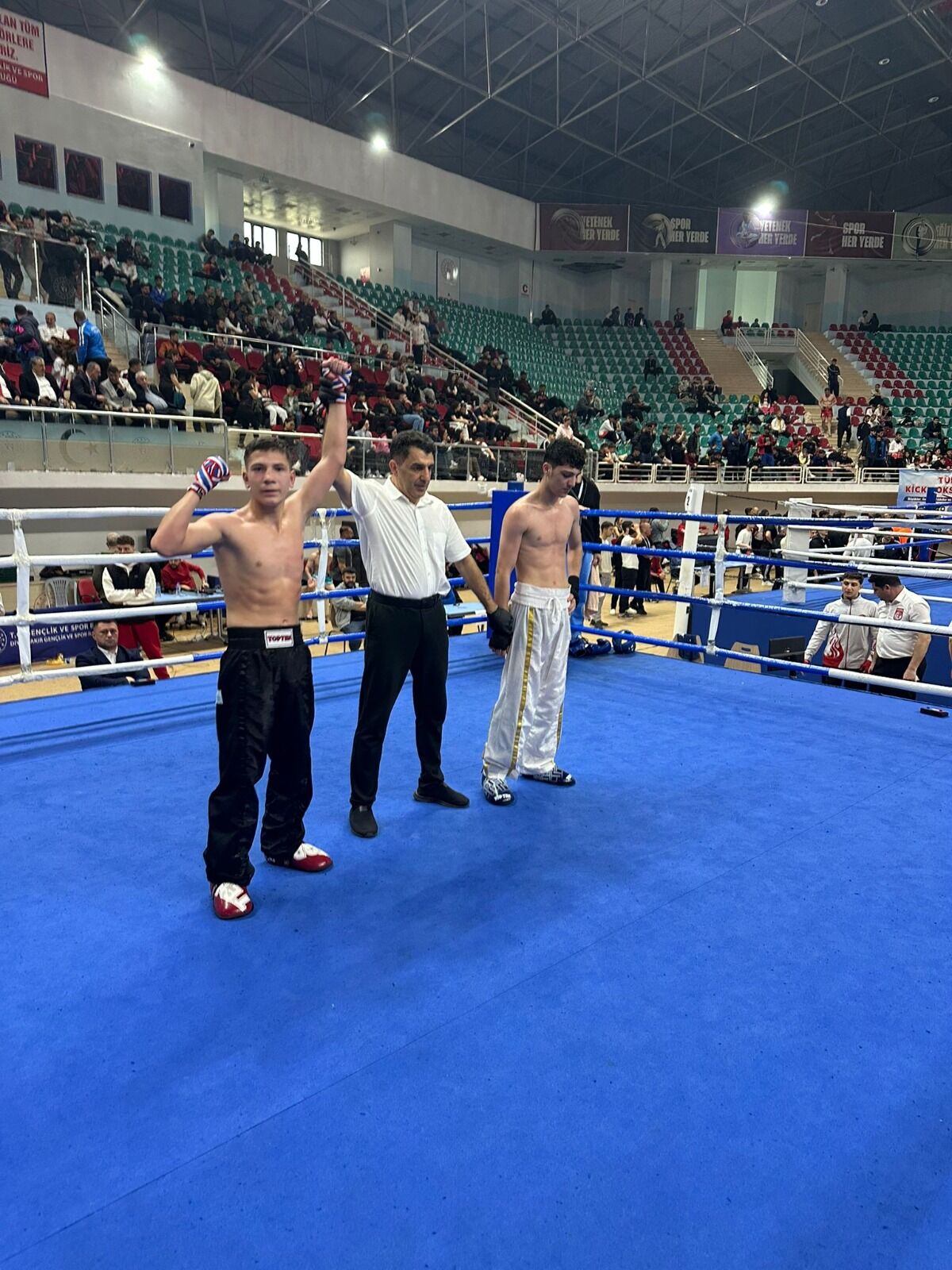 İlkadımlı sporcular ringde parladı: Madalyalara ambargo