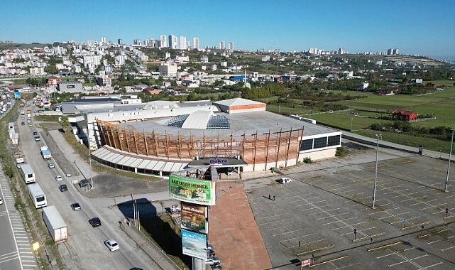 Samsun Büyükşehir Belediyesi, eski Makro AVM’nin bulunduğu alanı ihale yoluyla 805 milyon lira peşin bedelle sattı.