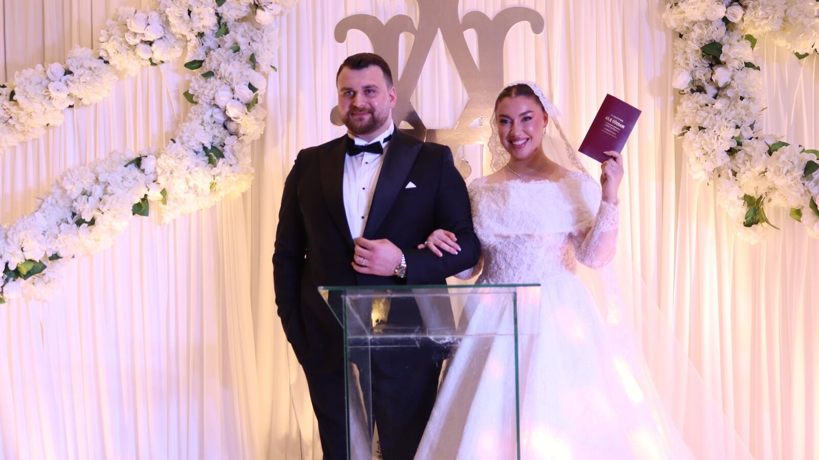 8831696C 465B 467D 84Ef 29E9A1B8E923