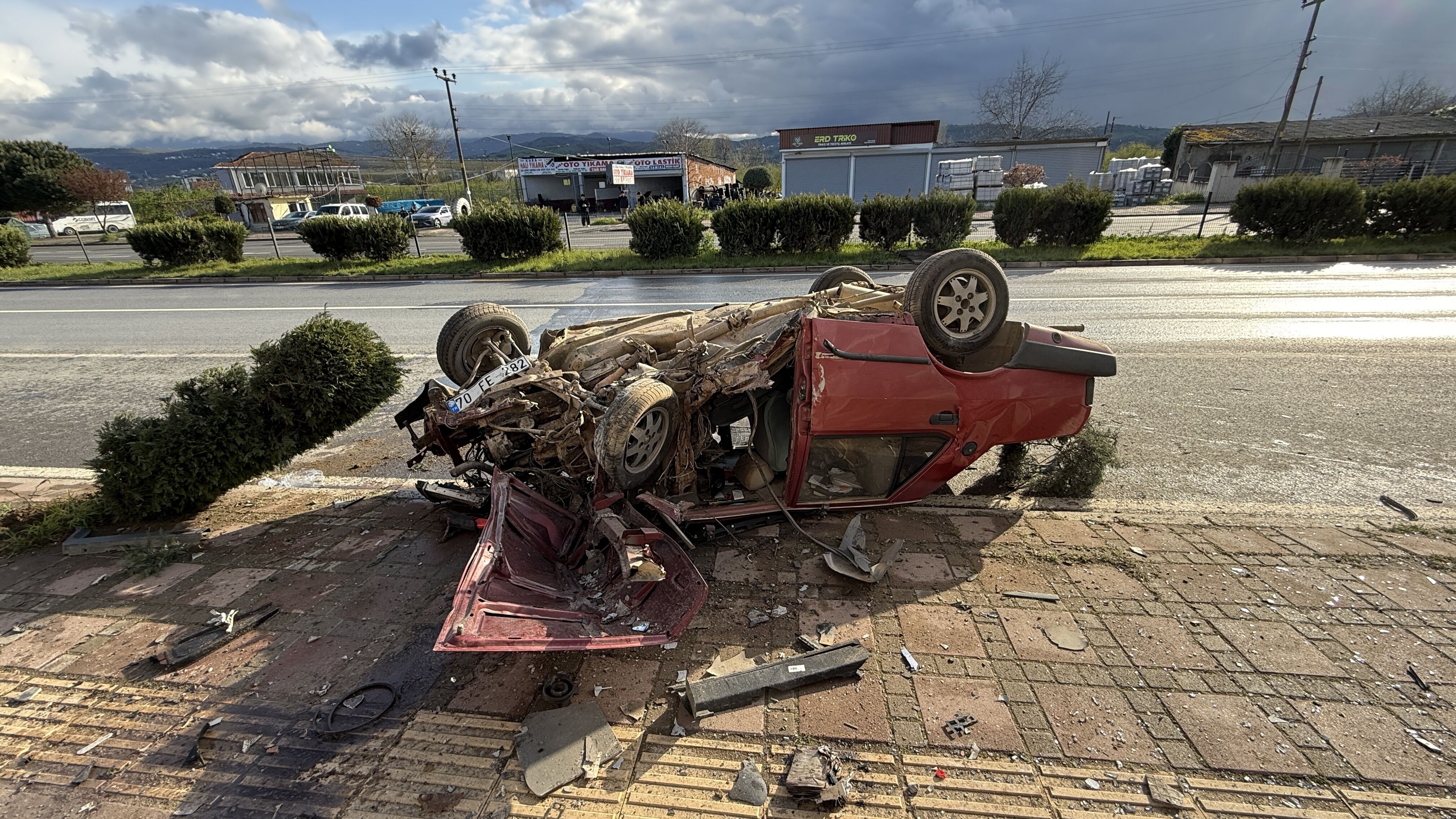 Kontrolden çıktı, devrildi! Samsun’da korkutan kaza