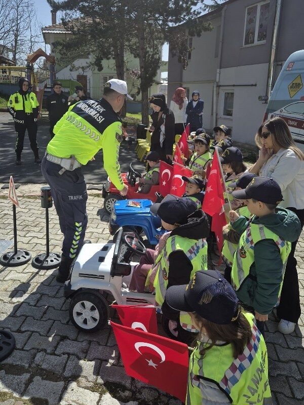 A A 20260416 41124249 41124245 S A M S U N D A M I N I K L E R K U C U K P O L I S L E R E T K I N L I G I Y L E M E S L E G I T A N I D I 600X800