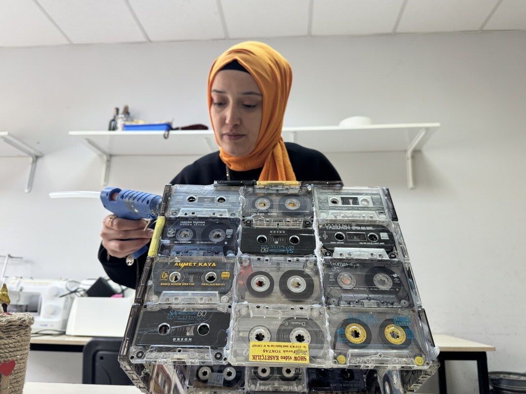 A A 20260419 41150761 41150758 E S K I M U Z I K K A S E T L E R I S I F I R A T I K A N L A Y I S I Y L A T A V A N A B A J U R U N A D O N U S T U R U L D U 1067X800