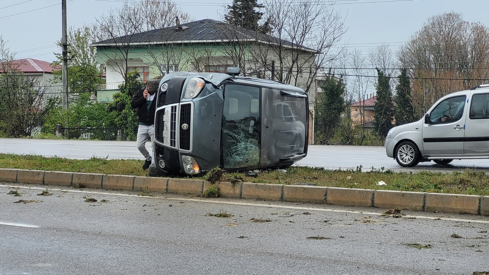 Samsun'da korkutan kaza: Araçta sıkıştı!