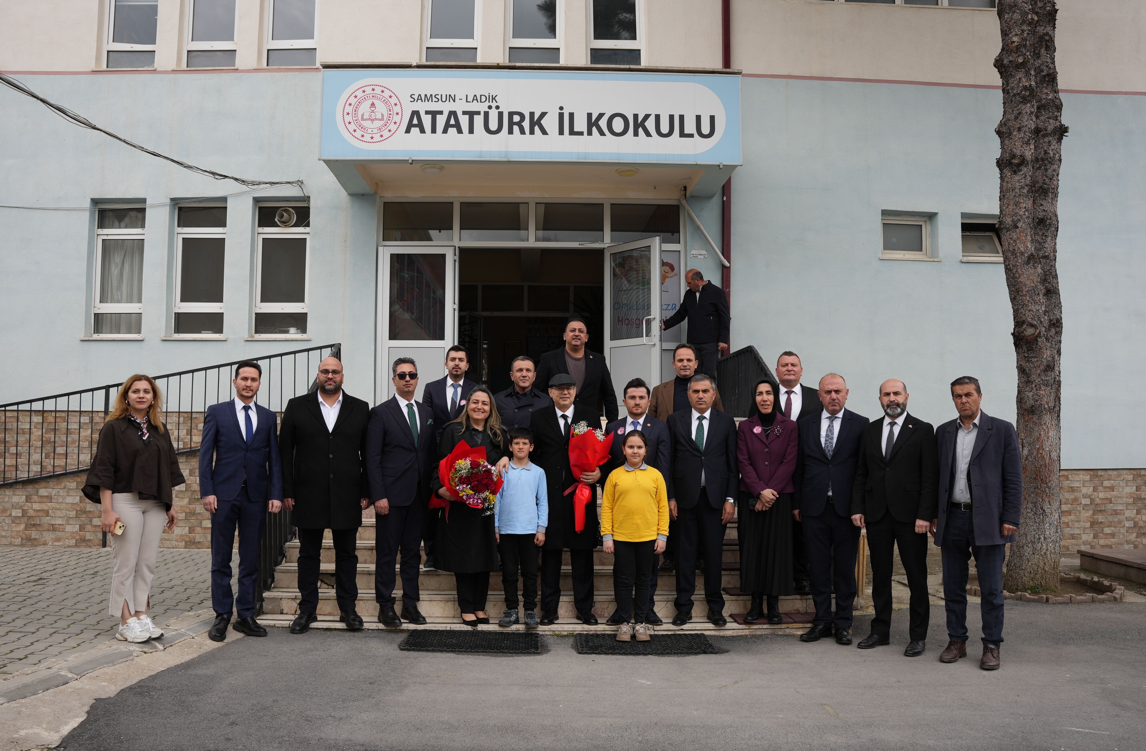 MHP'li İlyas Topsakal Ladik'te öğrencilerle buluştu!