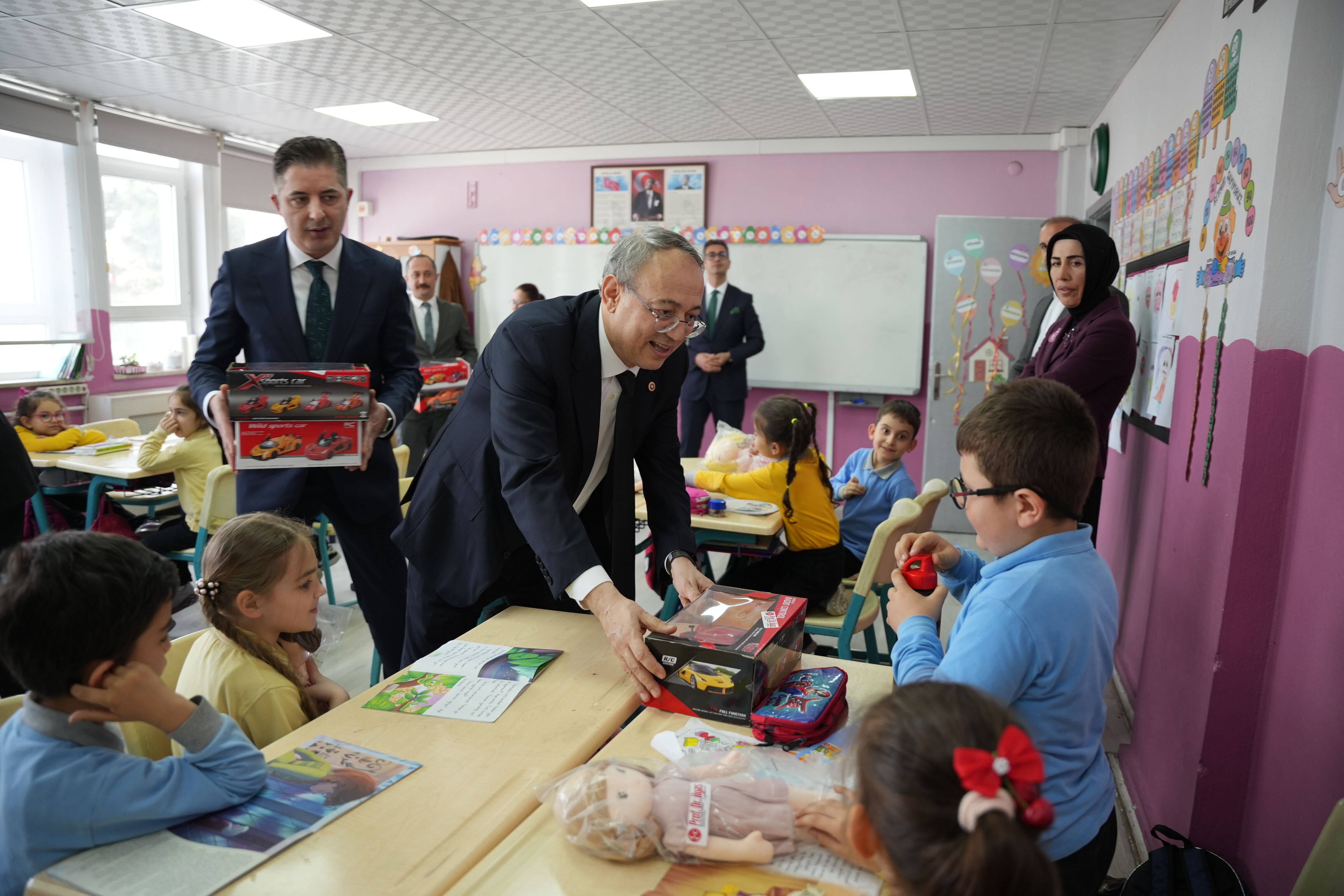 MHP'li İlyas Topsakal Ladik'te öğrencilerle buluştu!