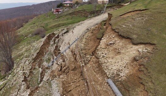 samsun haber: Samsun’da heyelan paniği! Yayla yolu ulaşıma kapandı