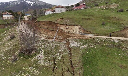 samsun haber: Samsun’da heyelan paniği! Yayla yolu ulaşıma kapandı