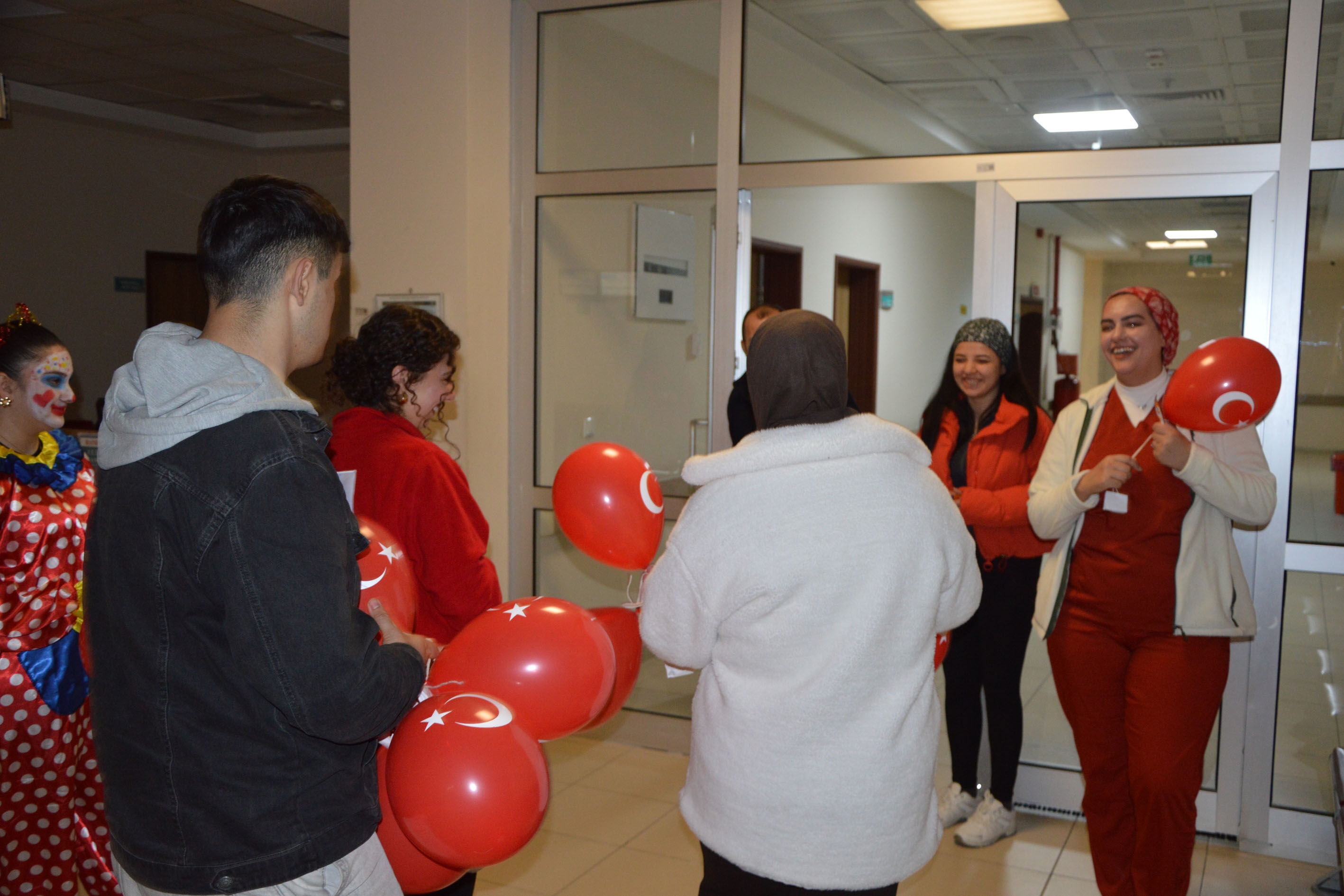 A A 20260423 41192150 41192139 S A M S U N D A G E N C K I Z I L A Y G O N U L L U L E R I H A S T A N E D E T E D A V I G O R E N C O C U K L A R I N Y U Z U N U G U L D U R D U