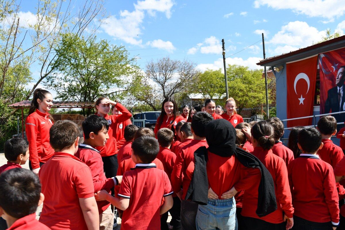 A A 20260424 41203620 41203618 S A M S U N S P O R V O L E Y B O L A K A D E M I V E Z I R K O P R U D E O G R E N C I L E R L E B U L U S T U 1200X800