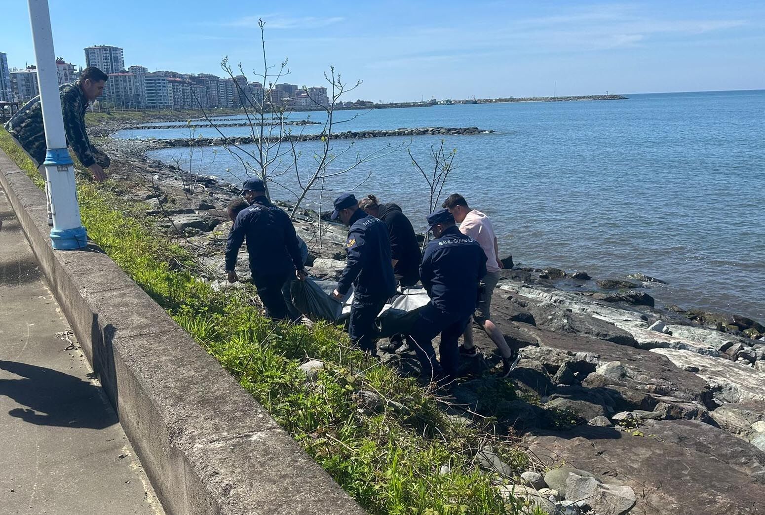 Rize’de denizde erkek cesedi bulundu