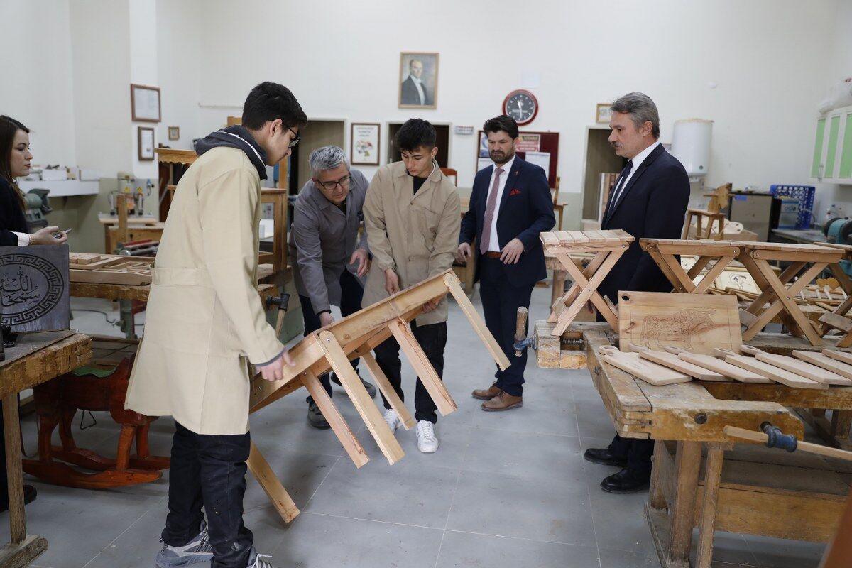 A A 20260426 41213812 41213802 M E S L E K L I S E S I O G R E N C I L E R I E S K I S I R A V E M A S A L A R I Y E N I U R U N L E R E D O N U S T U R U Y O R 1200X800