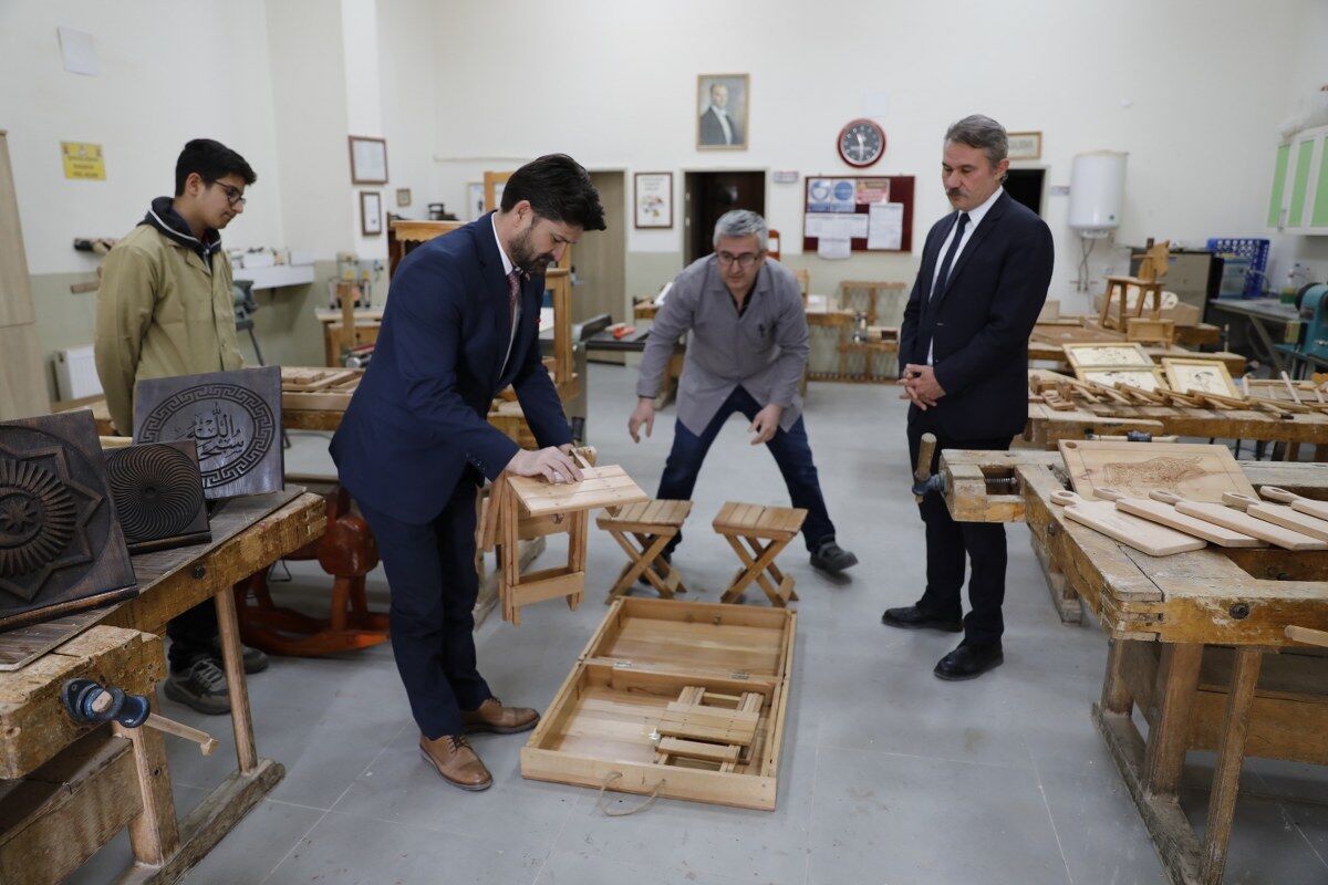 A A 20260426 41213812 41213803 M E S L E K L I S E S I O G R E N C I L E R I E S K I S I R A V E M A S A L A R I Y E N I U R U N L E R E D O N U S T U R U Y O R 1200X800