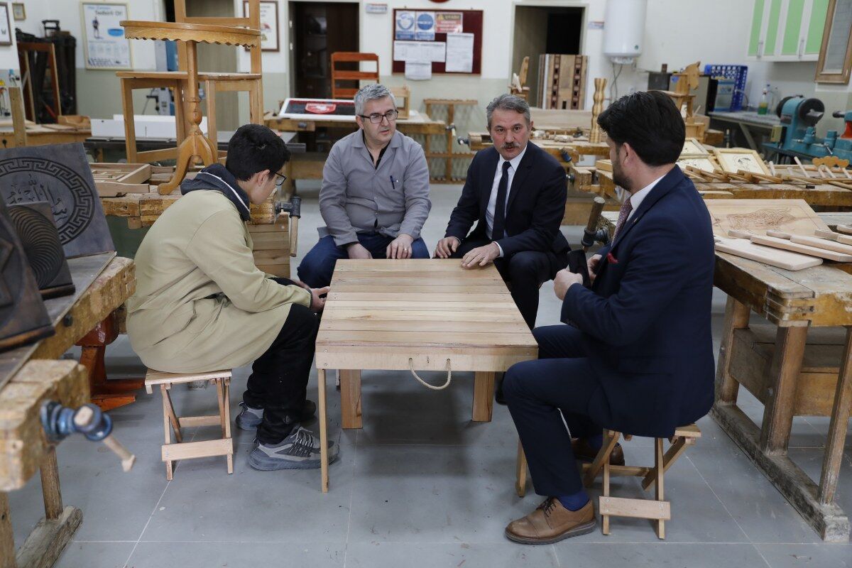 A A 20260426 41213812 41213804 M E S L E K L I S E S I O G R E N C I L E R I E S K I S I R A V E M A S A L A R I Y E N I U R U N L E R E D O N U S T U R U Y O R 1200X800